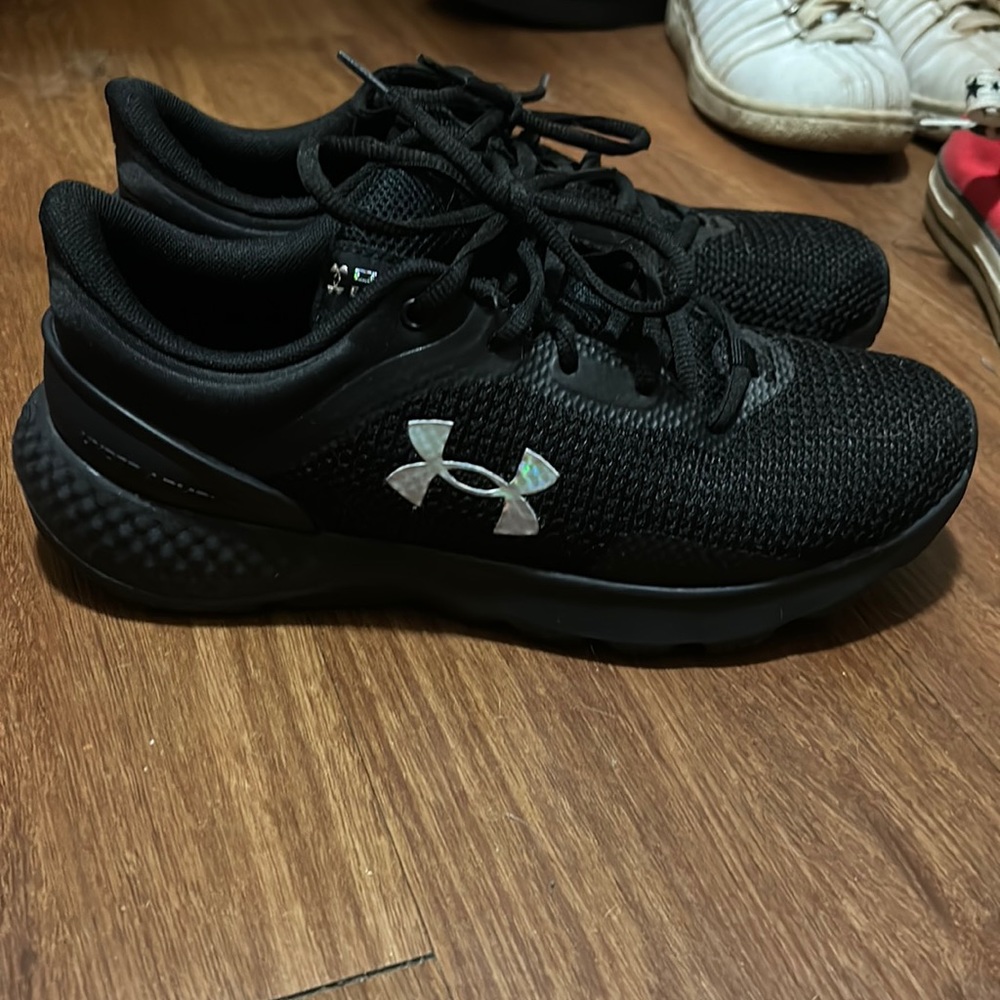Black Under Armour running shoes